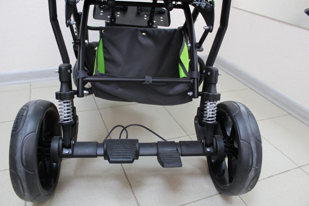 коляска амбрелла junioir_тормоз и амортизаторы.JPG