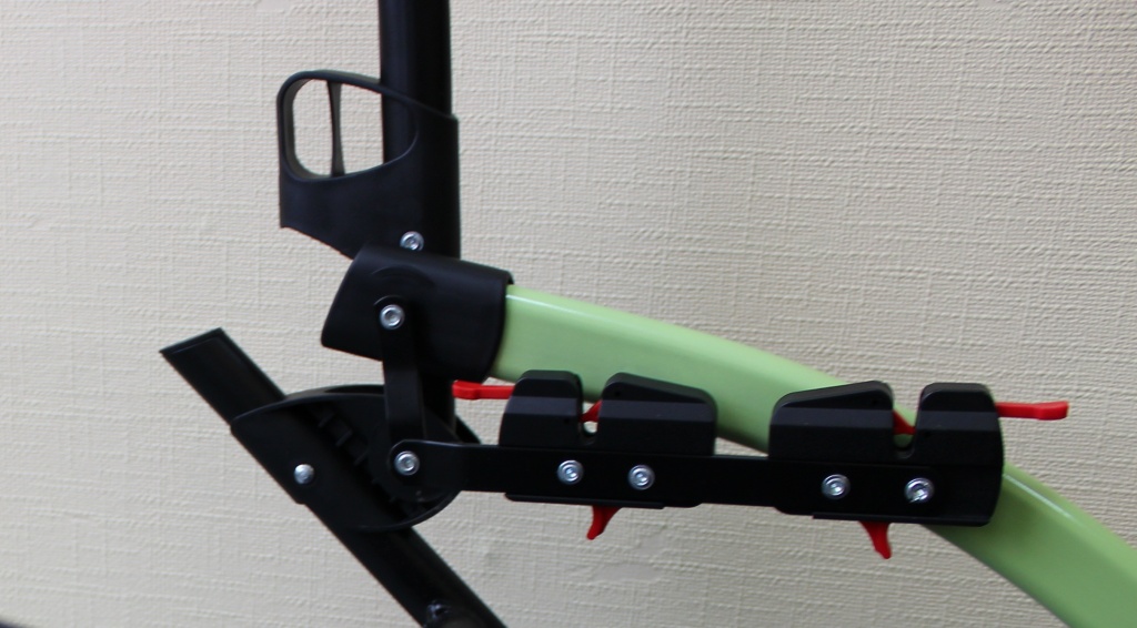 механизм крепления кресла к раме коляски для детей с дцп гиппо1(обрез).jpg механизм крепления кресла к раме коляски для детей с дцп гиппо1(обрез).jpg