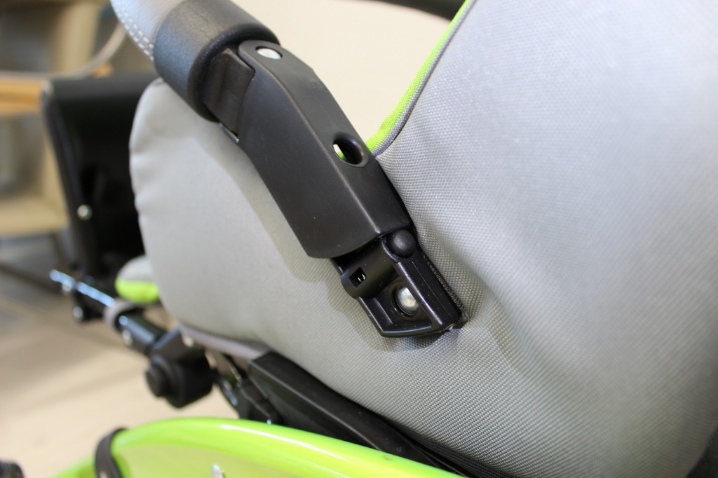 Коляска «Мева», замок переднего ограничителя